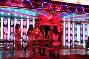 bar-girls-soi-cowboy